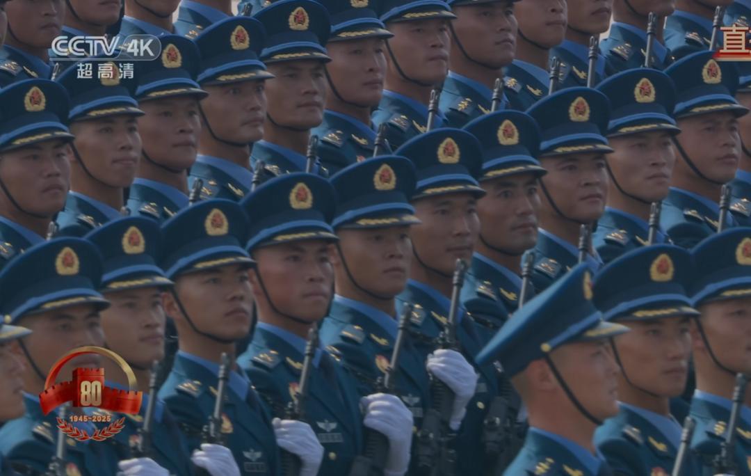 阅兵出现重大失误?导弹挂反、字打错,央视曝真相,涉及82名英烈