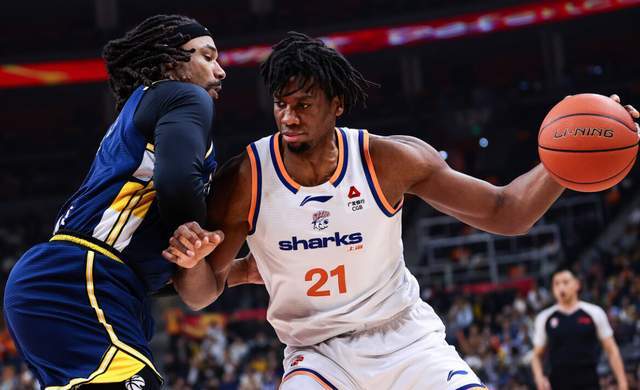 足球比赛直播免费在线观看-上海已将怀特塞德合同转正！战广东曾砍12+18，或成卢伟冲冠X因素