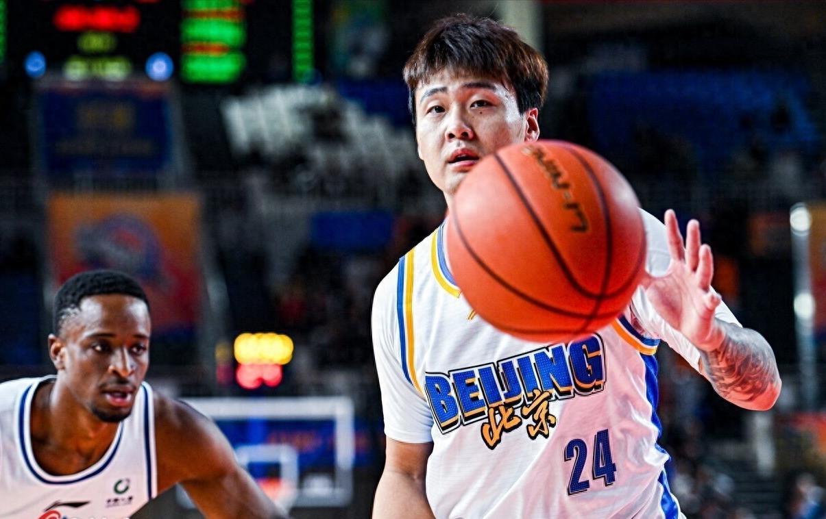 咪咕体育直播-幸亏放弃赵睿！上海队二选一成功，辽篮三冠前锋太香，成全王哲林