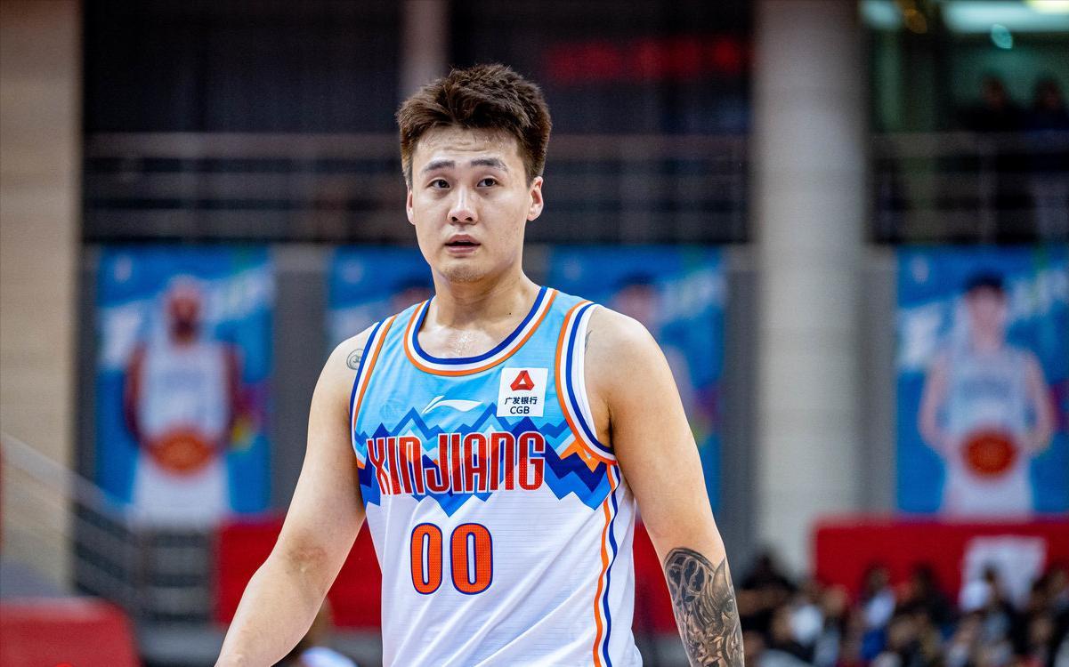 咪咕体育直播-幸亏放弃赵睿！上海队二选一成功，辽篮三冠前锋太香，成全王哲林