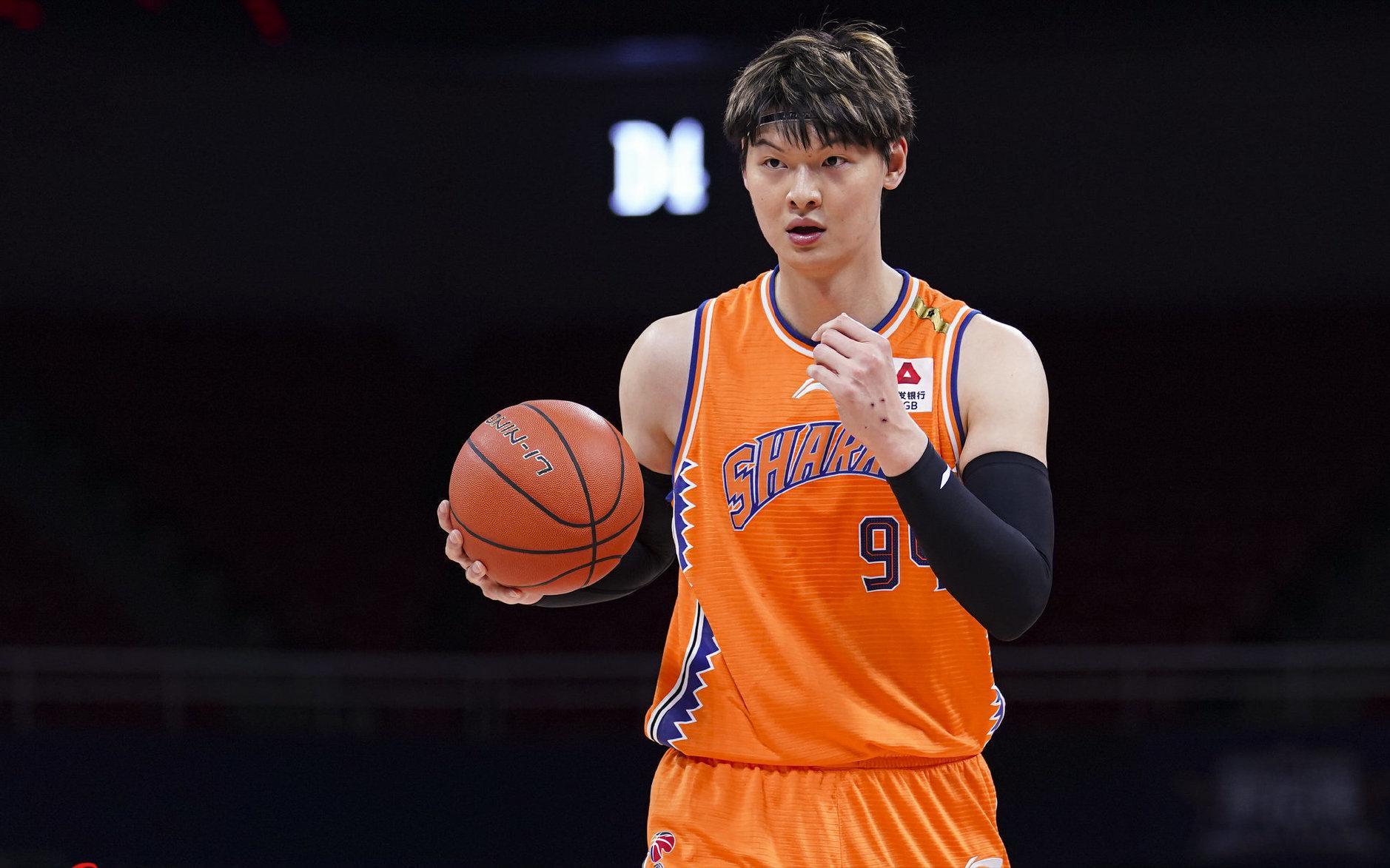 咪咕体育直播-幸亏放弃赵睿！上海队二选一成功，辽篮三冠前锋太香，成全王哲林